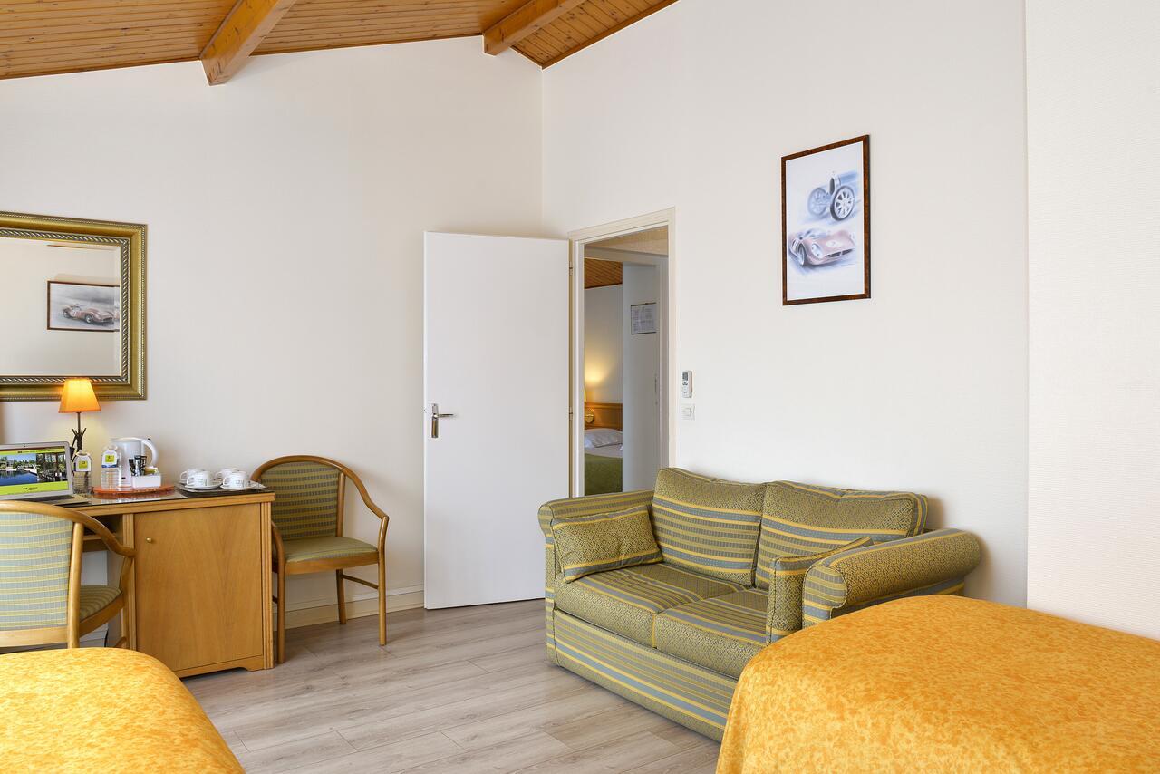 Logis Hotel Val De Vienne Le Vigeant Kültér fotó
