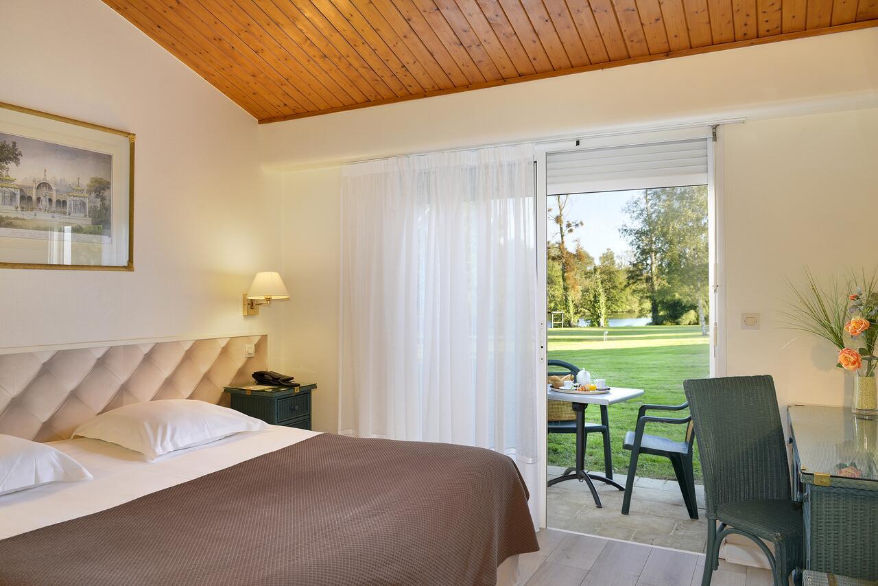 Logis Hotel Val De Vienne Le Vigeant Kültér fotó