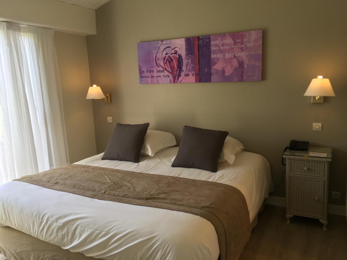 Logis Hotel Val De Vienne Le Vigeant Kültér fotó