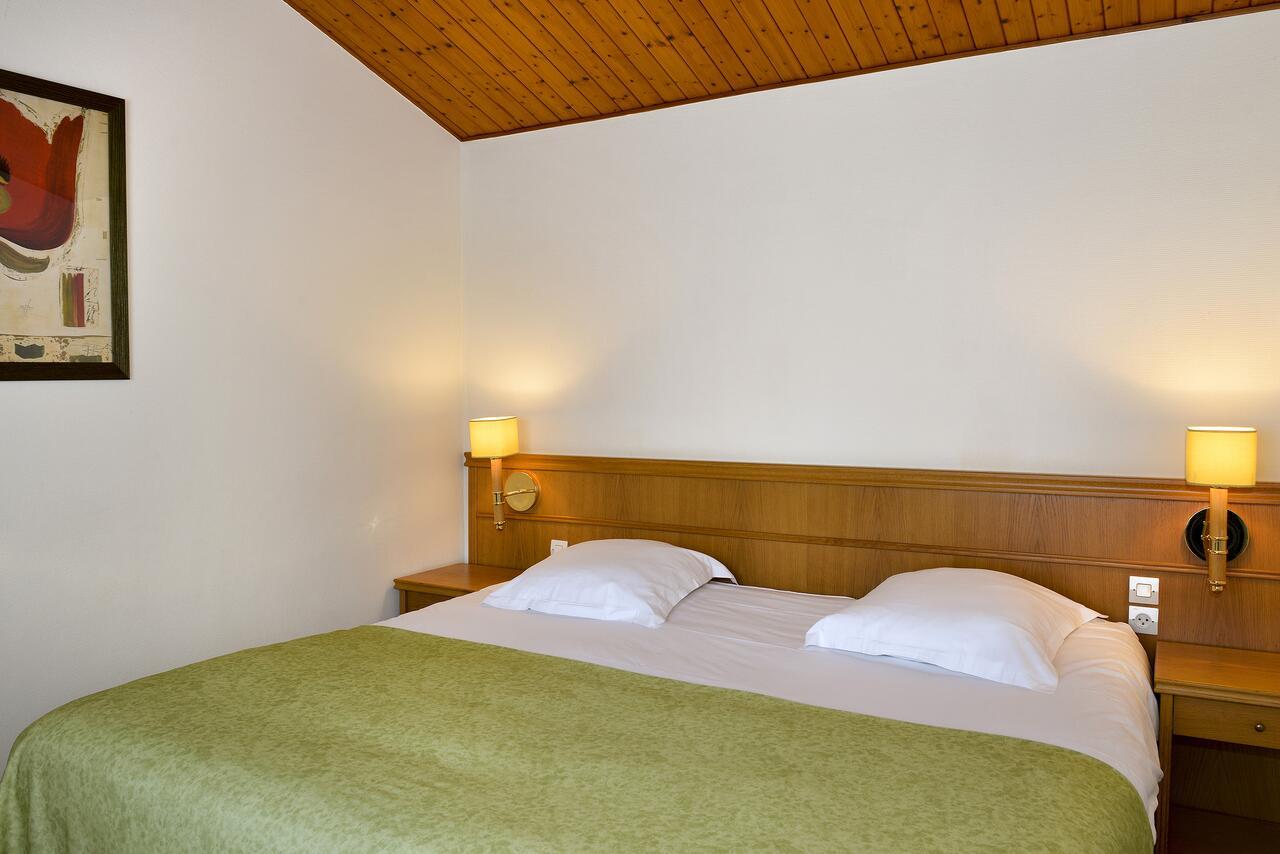 Logis Hotel Val De Vienne Le Vigeant Kültér fotó