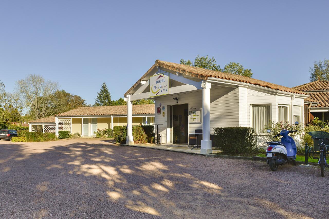Logis Hotel Val De Vienne Le Vigeant Kültér fotó