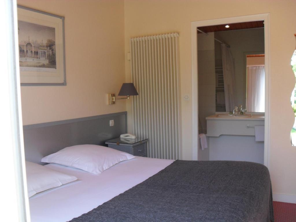 Logis Hotel Val De Vienne Le Vigeant Szoba fotó