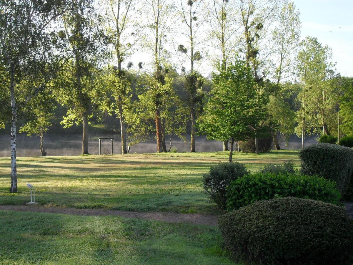 Logis Hotel Val De Vienne Le Vigeant Kültér fotó